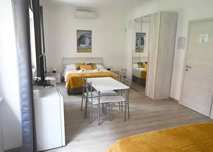 Appia Antica 4* روما